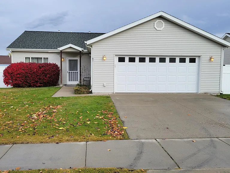 47 Rockefeller Dr — Photo 2