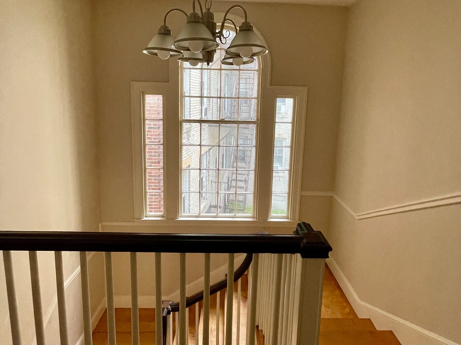 6 bed, 4.5 bath, 4500 sqft, $9,000 — Photo 3