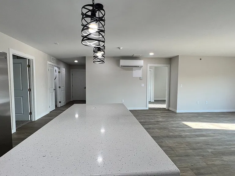 950 S Hebron Ave — Photo 6