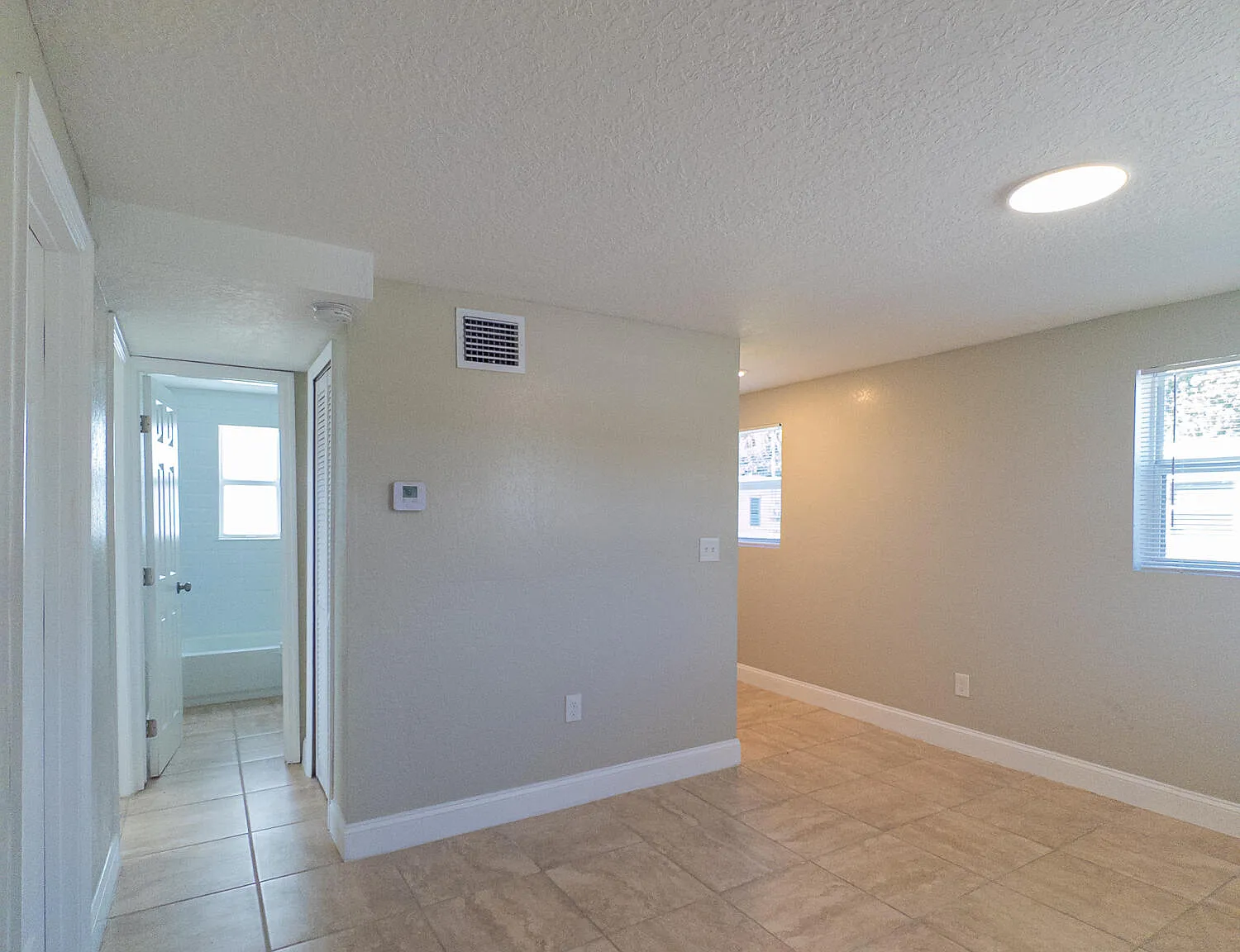 2 bed, 1.0 bath, 528 sqft, $1,500 — Photo 3