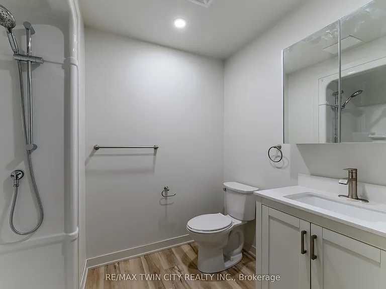 152 N Park St #201 — Photo 13