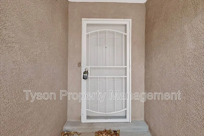 3 bed, 2.0 bath, 1604 sqft, $1,995 — Photo 2