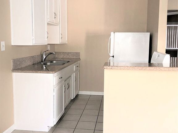 4th image of 4131 Pixie Ave #3