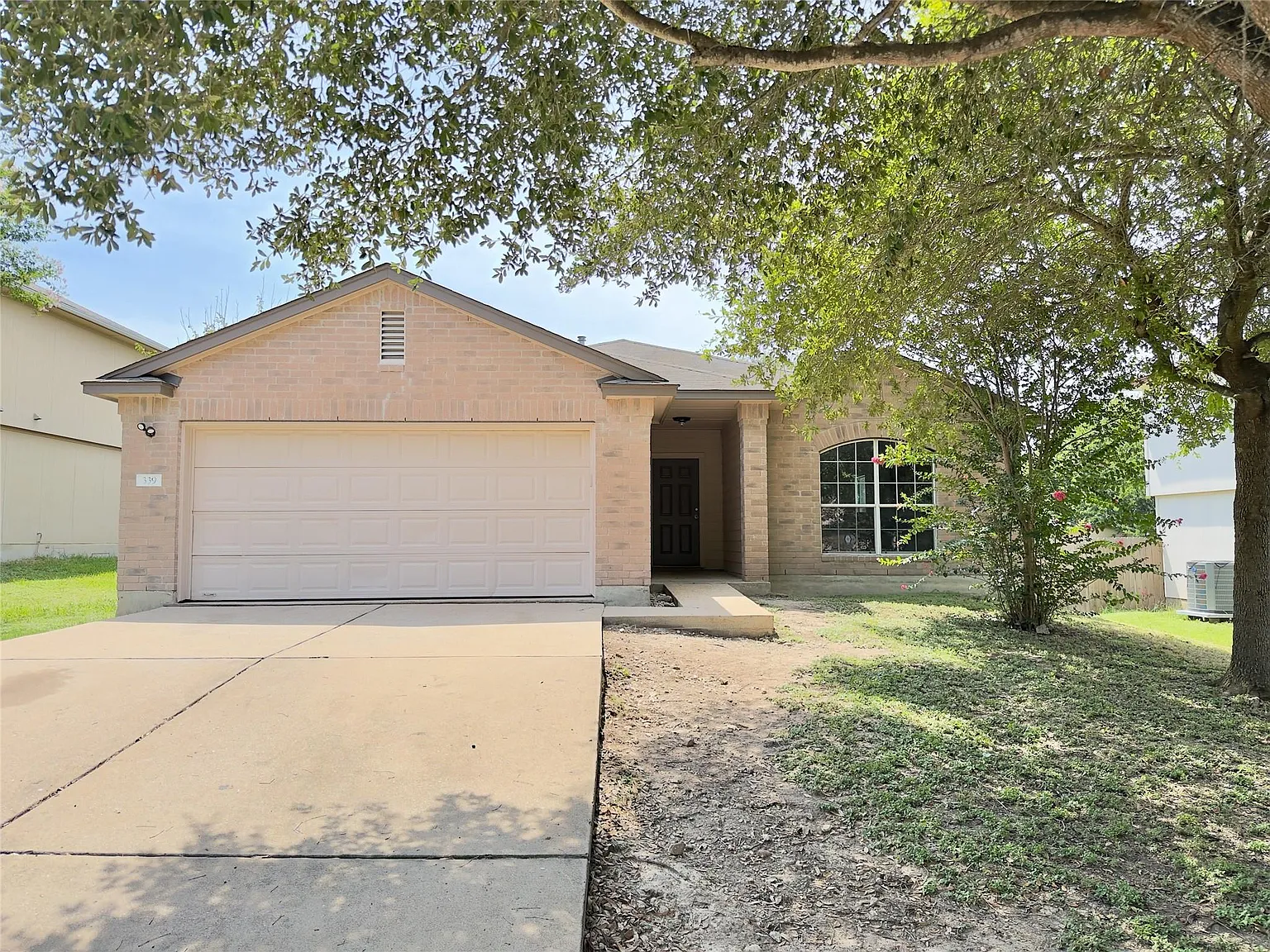 4 bed, 2.0 bath, 1829 sqft, $1,950 — Photo 1