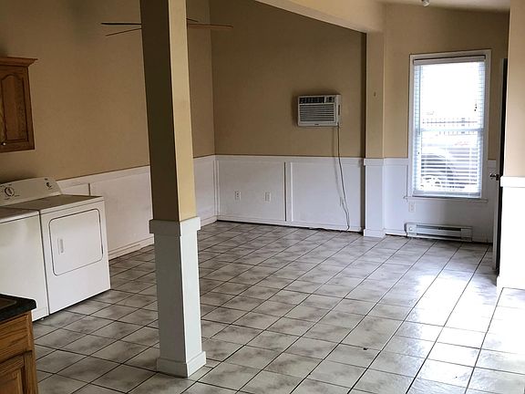 4th image of 304 1/2 E College St