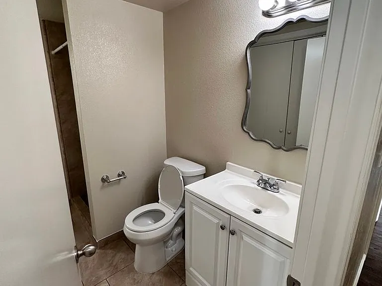 4735 N Thorne Ave — Photo 11