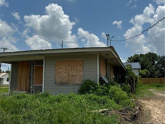 3rd image of 605 V E Washington St
