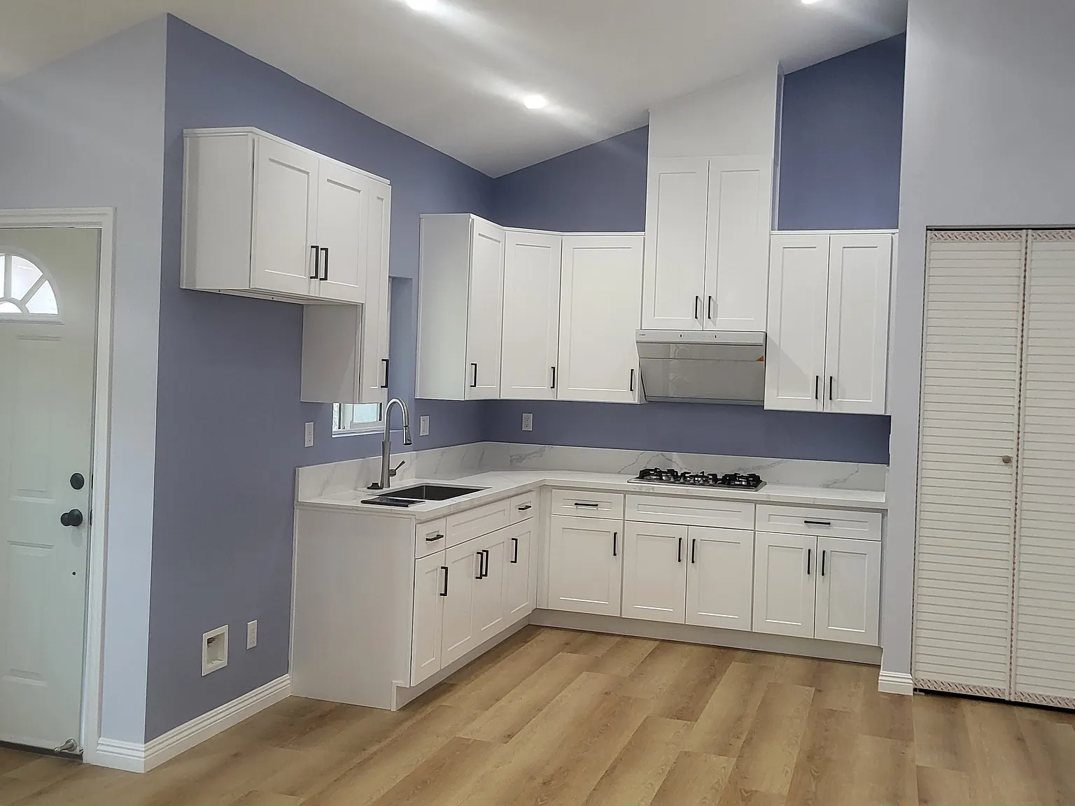 3 bed, 1000 sqft, $1,600 — Photo 1