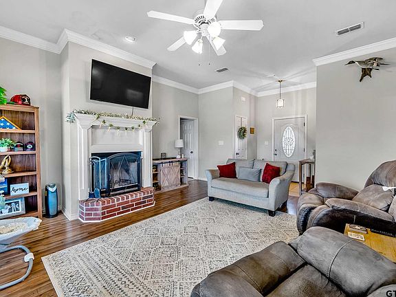4th image of 101 Collin Dr