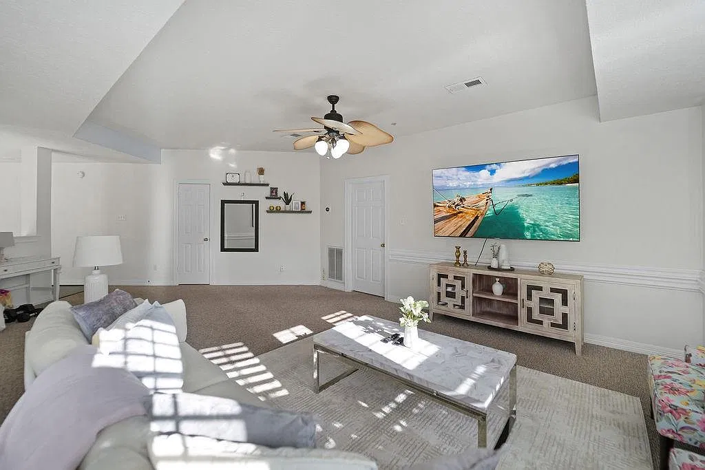 5 bed, 3.5 bath, 4213 sqft, $4,500 — Photo 4