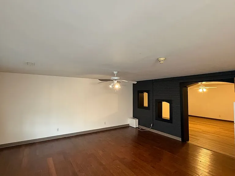 424 W McDaniel St #1-2 — Photo 2