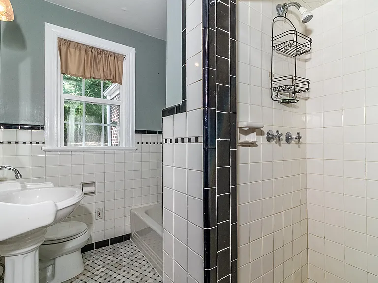 703 Hickman Rd — Photo 17