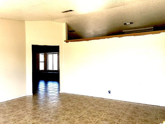 3rd image of 20336 89th St