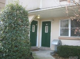 11 Selina Ct, Glen Cove, NY 11542
