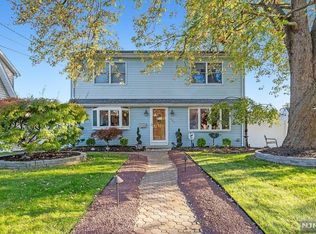222 Alberta Dr, Saddle Brook, NJ 07663