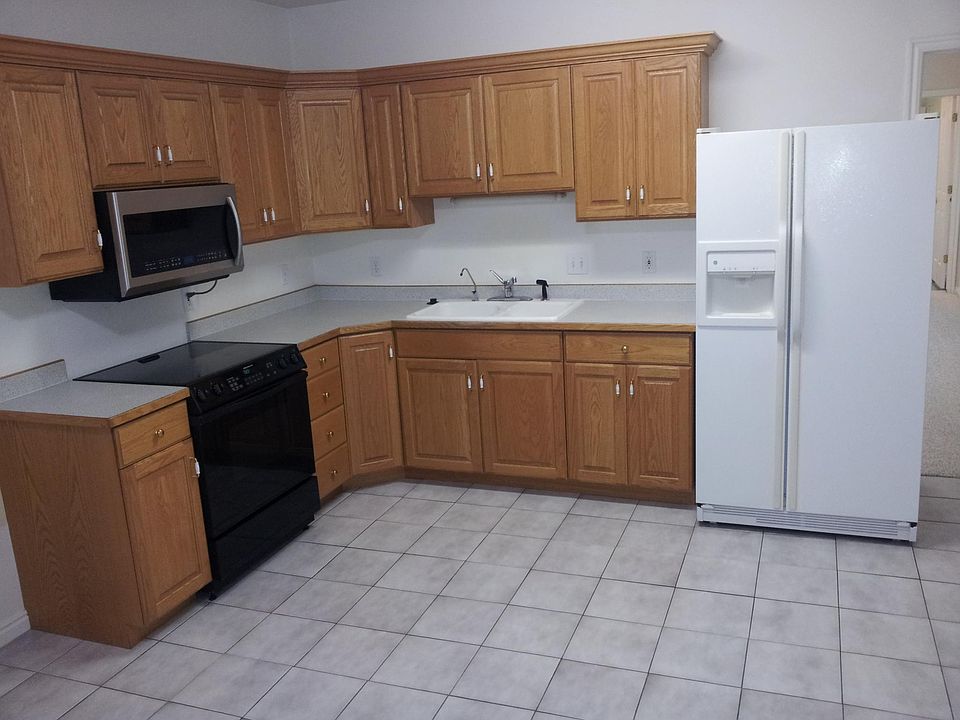 Updated Kitchen, new appliances.