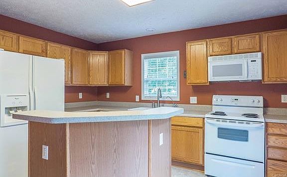 3rd image of 8509 Williamsburg Cres