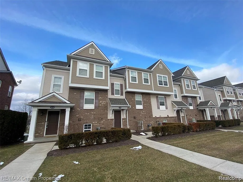 3 bed, 1541 sqft, $2,675 — Photo 1