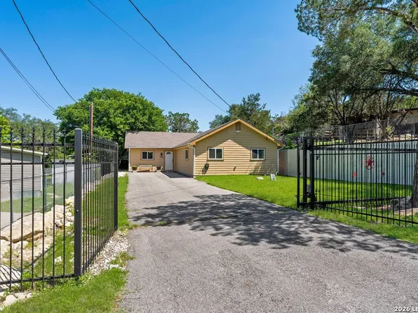 735 Green Castle Pl, Canyon Lake, TX 78133