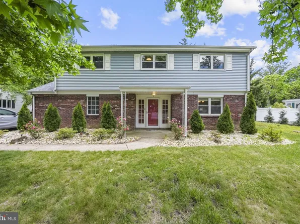 9 Cherrybrook Ln, East Windsor, NJ 08520