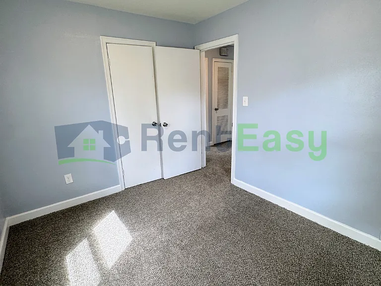2625 Eastwood Ave — Photo 12