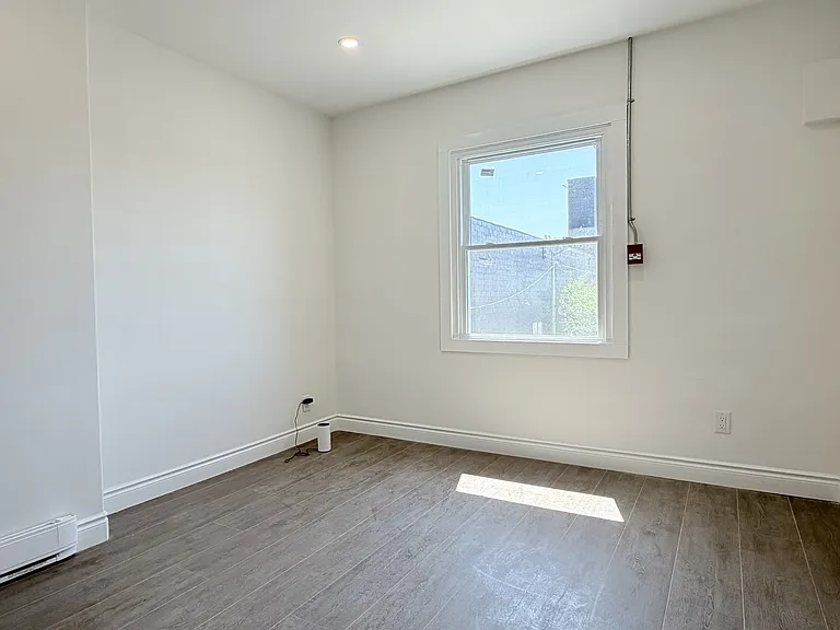 691 Ouellette Ave #6 — Photo 8