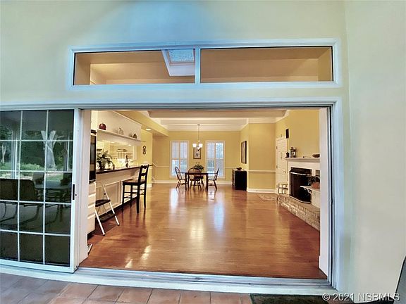 5th image of 180 Sweet Bay Ave