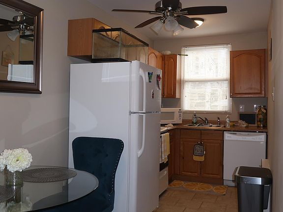 2nd image of 884 Windermere Ave #A