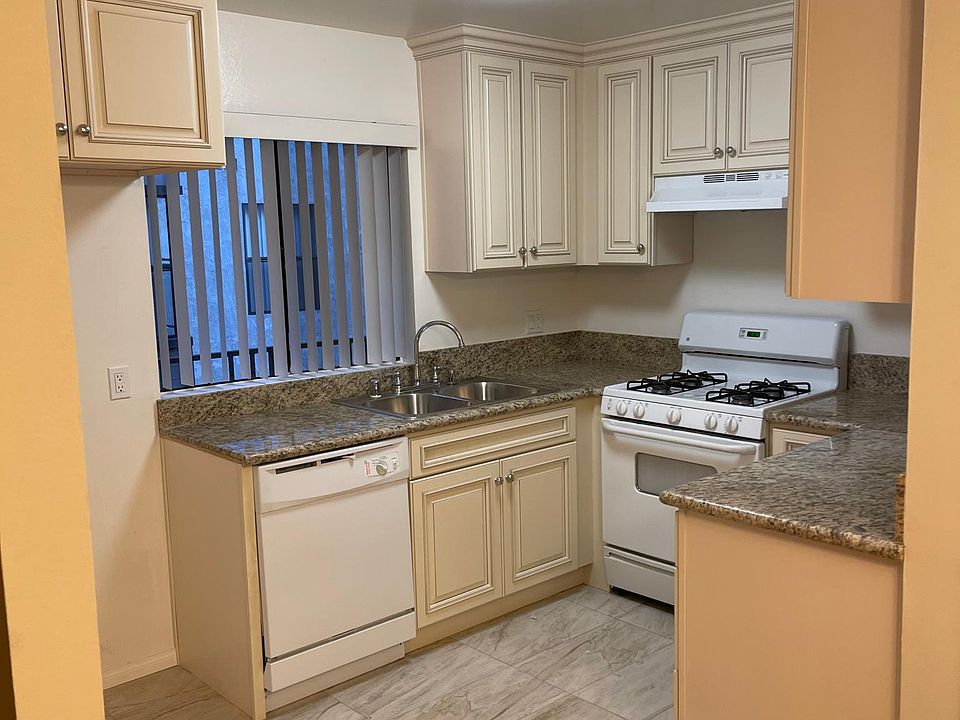 1st image of 828 S Maryland Ave APT 2