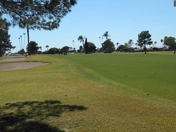 Golf course to the left from the back yard