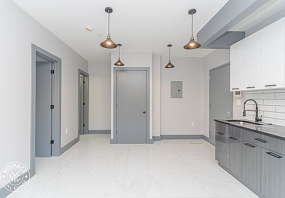 4th image of 1598 Eastern Pkwy #1B