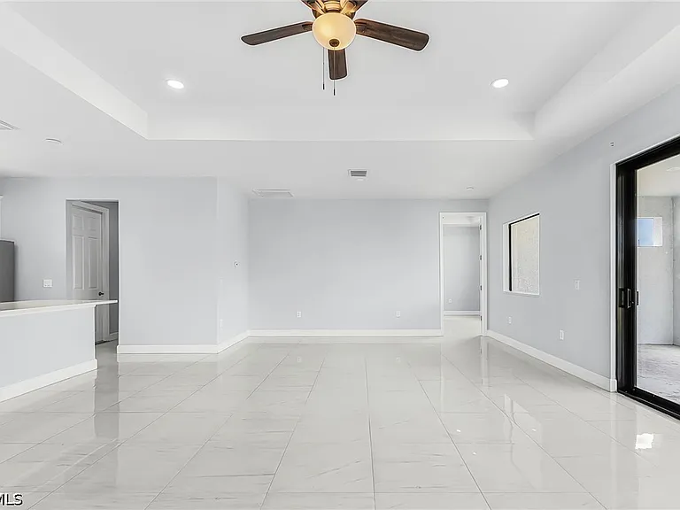 2427 Tropicana Pkwy W — Photo 9