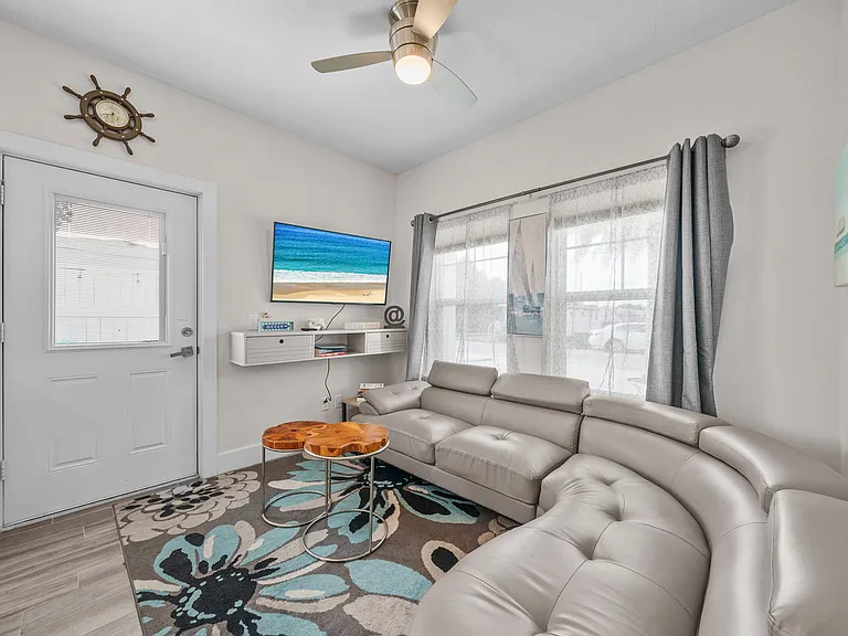 212 Corto Pl — Photo 14