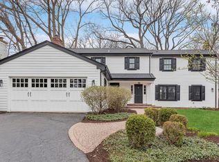 930 Buena Rd, Lake Forest, IL 60045