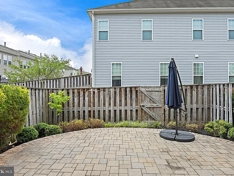 42350 Benfold Sq — Photo 35
