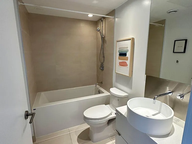 185 Roehampton Ave #409 — Photo 21