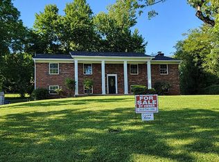 8825 Farmington Dr, Knoxville, TN 37923