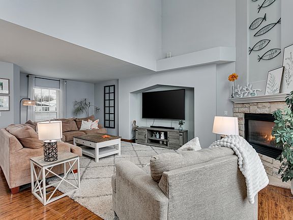 3rd image of 1427 W Starview Dr