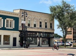 107 W Wisconsin Ave, Oconomowoc, WI 53066