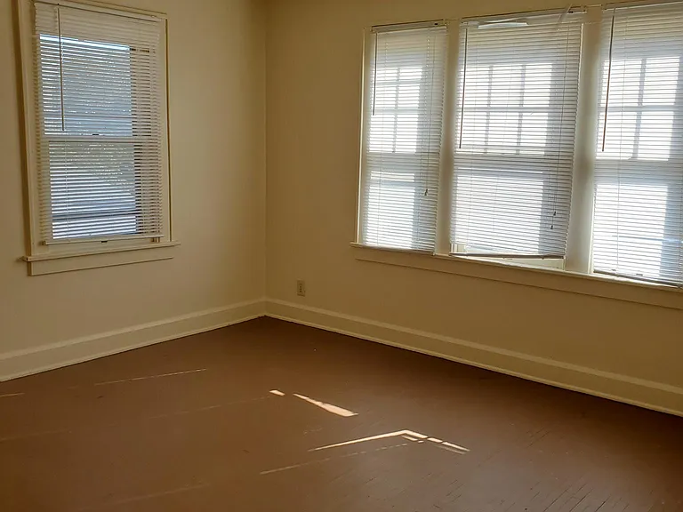 East Bedroom (12x10)