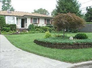 5 Sylvan Rd, Smithtown, NY 11787