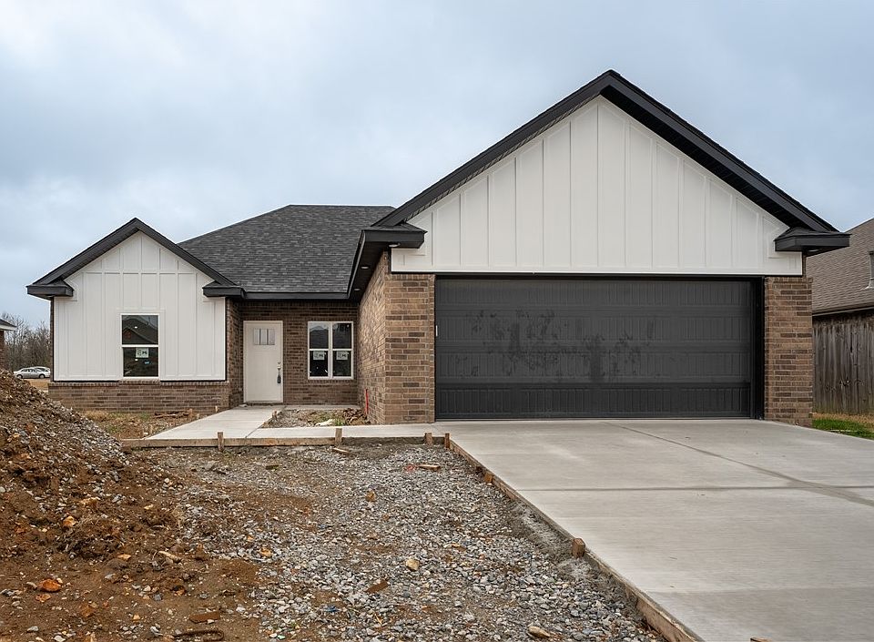 1st image of 812 E Southern Trace Dr