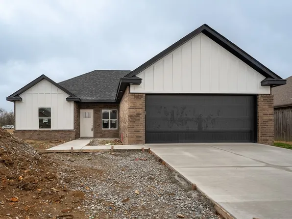 812 E Southern Trace Dr, Rogers, AR 72758