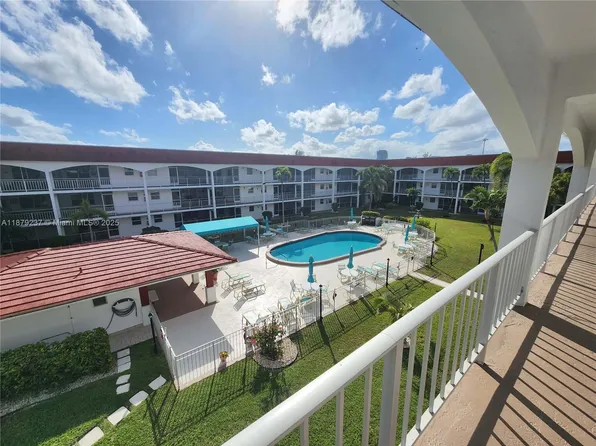 580 Egret Dr APT 322, Hallandale, FL 33009