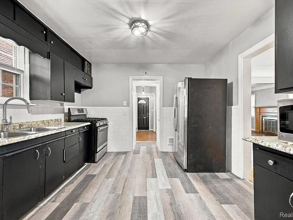 12191 E Outer Dr, photo 10