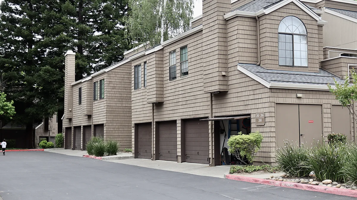 Building Photo - 288 S Overlook Dr