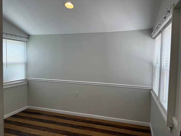 9 Royal Ave — Photo 8