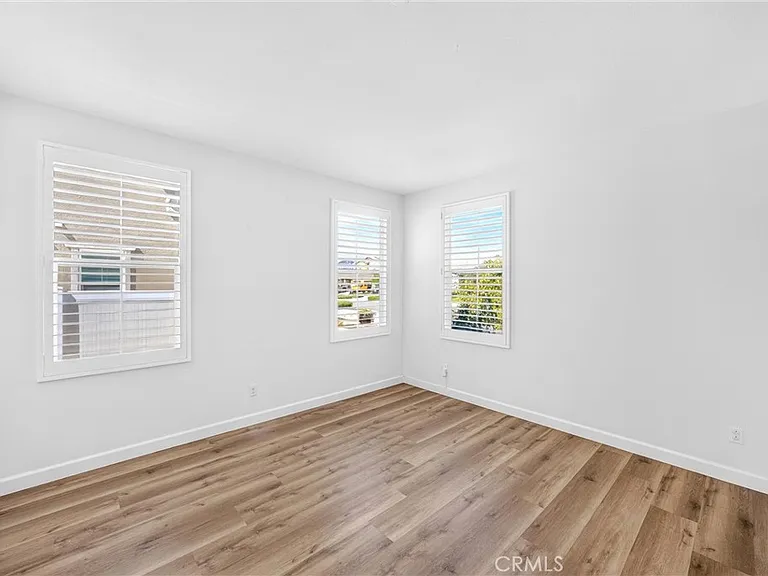 1617 Camden Ct — Photo 4