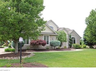 9582 Amberwood Ct, Broadview Heights, OH 44147