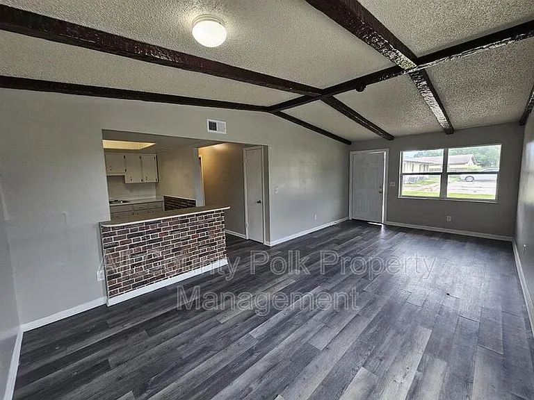 3037 Saint Paul Dr — Photo 3